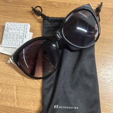 Nove Reserved sunčane naočale s etiketom