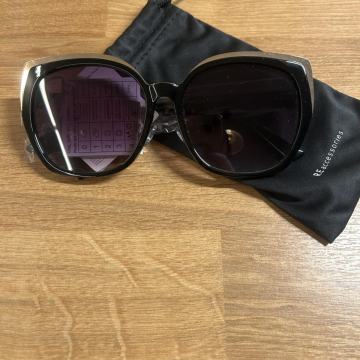 Nove Reserved sunčane naočale, nekorištene, s etiketom