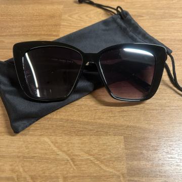 Nove Reserved sunčane naočale, nekorištene
