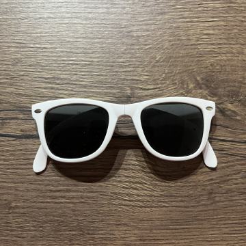 Sklopive bijele sunčane naočale