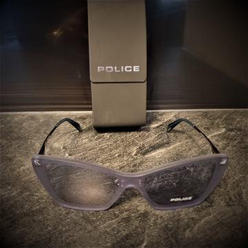 SUNČANE NAOČALE POLICE NOVE ORIGINAL MODERNE  VRLO POVOLJNO