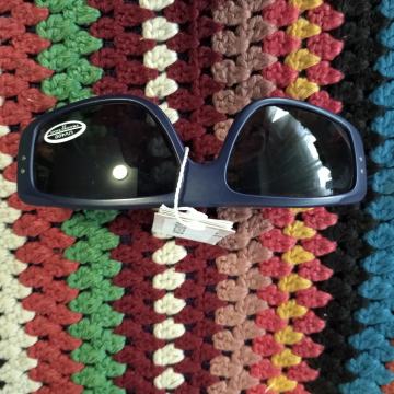 SUNČANE NAOČALE, POTPUNO NOVE I NEKORIŠTENE PRODAJEM