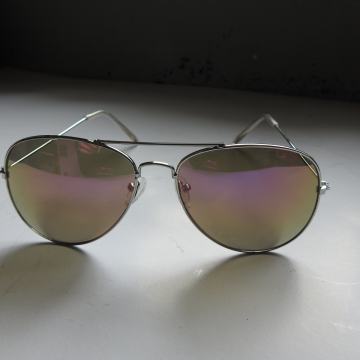 Sunčane naočale s reflektirajućim staklima