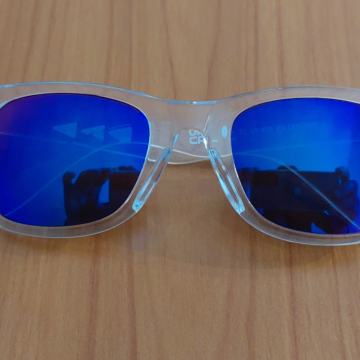 SUNČANE NAOČALE + POKLON IZNENAĐENJE