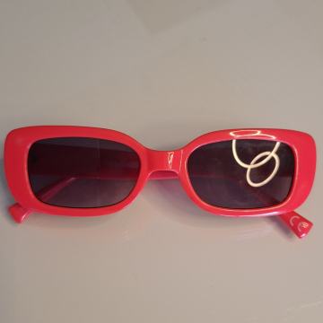 CRVENE SUNČANE NAOČALE -  NOVO