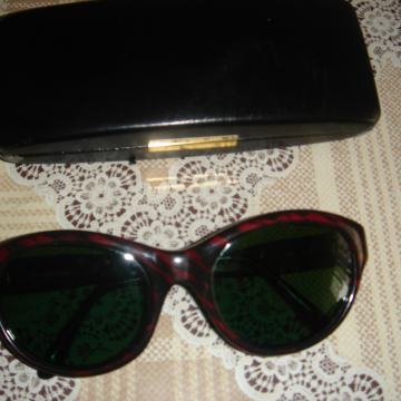 PRILIKA--Sunčane naočale,Optika Zagreb ,vidi slike!