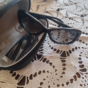 Sunčane naočale Vogue ne nošene s futrolom
