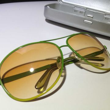 Sunčane ženske zelene naočale s futrolom