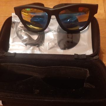 Zungle polarizirajuće sunčane naočale s ugrađenim Bluetoothom