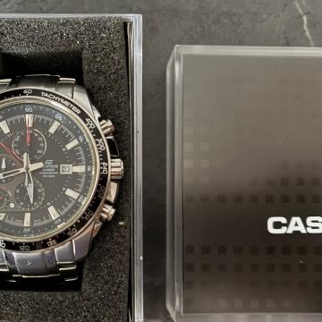 Casio srebrni sat, jednom nošen