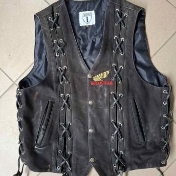 Leder  motoristički bezrukavnik.