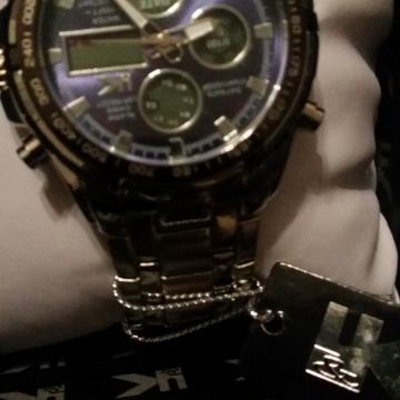 Novi muški  sportski sat UK swiss