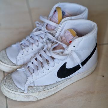 Nike tenisice br. 37.5 orginal !!!novo!!!