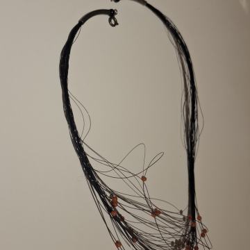 Ogrlica sa kuglicama od crvenih koralja