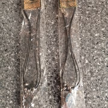 Ogrlica ukupne duž=44cm,sa privjeskom od plemenitog metala,vidi slike!