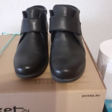 Predajem kožne gležnjarice za zimu u crnoj boji br 368