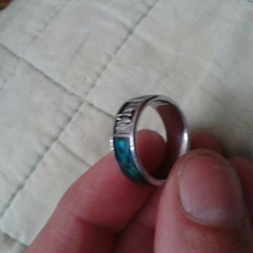 Prodajem lijepi prsten