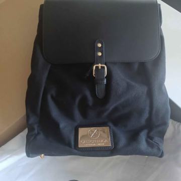 Prodajem novi, zapakirani zenski ruksak