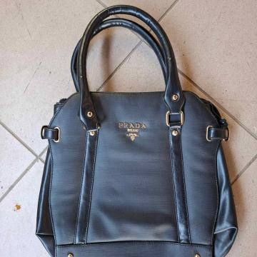 Ručna ženska torbica PRADA-MILANO.