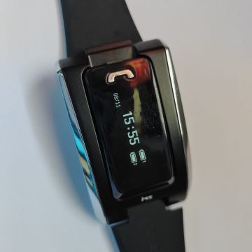 Rucni sat sa bluetooth slusalicom