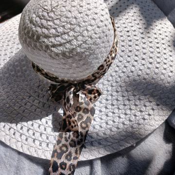 Šešir vel.XXL.zenski-bijeli-Novo