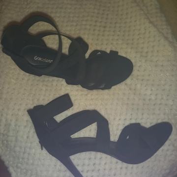 Nove stikle graceland br 39/40