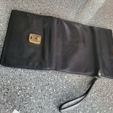 Tašnica-čista koža,PRILIKA kupljena u Njemačkoj,više pregrada pretinac