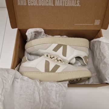 Veja V-90 veličina 37