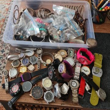 Veliki lot starog nakita, narukvica, ogrlica, narukvica, satova..