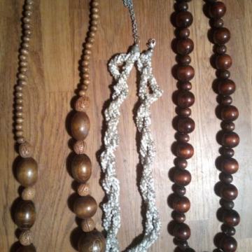 Vintage lot većih ogrlica