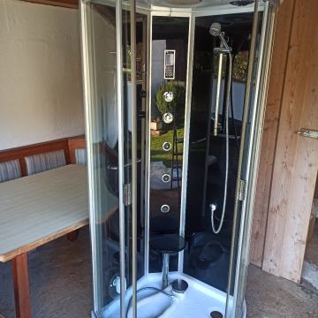 Tus kabina sa parom, radio prijamnikom, LED svijetlom u vise boja