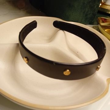 KOŽNI RAJF S ZLATNIM DETALJIMA - NOVO