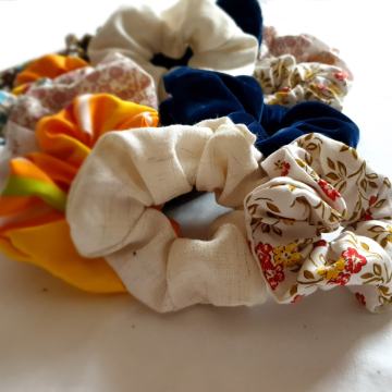 Ručne šivane scrunchie gumice za kosu – komad (set moguće)