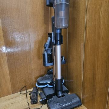 SUPER PRILIKA! Štapni usisavač Electrolux HYGIENIC 800 ***KAO NOV***