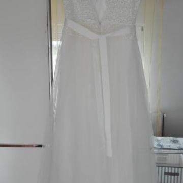 Elegantnu vjenčana haljina