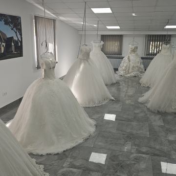 Prodajem vjenčanice 7 komada vjenčanica