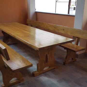 Masivni stol i klupe od punog drveta/Vrtna garnitura