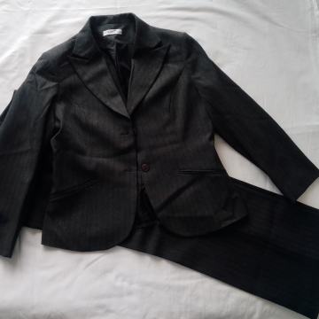 2+1 gratis! Moderno talijansko "Inverso" odijelo sive boje, vel. 38