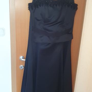 AKCIJA-POVOLJNO: DUGA VEČERNJA HALJINA VEL. 40/42