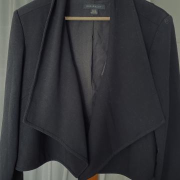 Crni kratki sako X/ XL sa ziperima mekan za sve prilike NOVO urbano