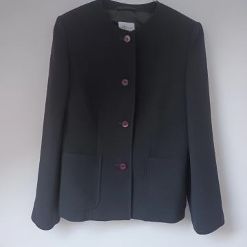 Crni sako chanel kroja Varteks 40 novo