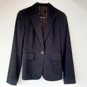 Crni strukirani sako 36 MANGO