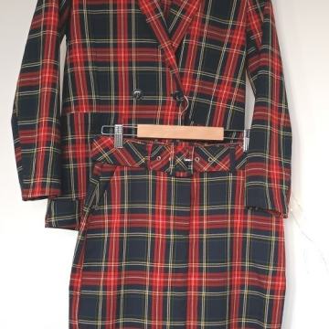 Karirani komplet - suknja i sako