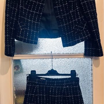 Kostim od bukle štofa