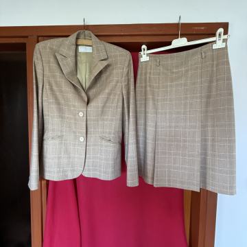 Kostim proljeć-jesen. Dizajn Pierre Cardin.