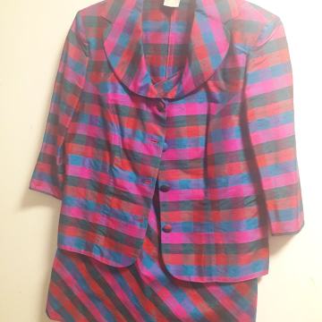 Lijepi proljetni kostim