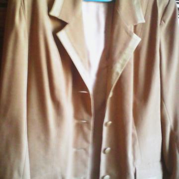 PRODAJEM NOVI KOSTIM