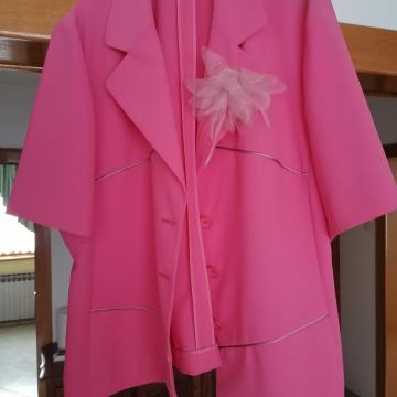 Prodajem ženski sako i suknju