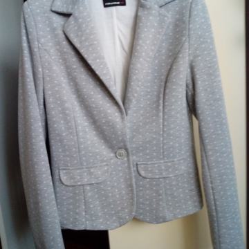 Sivi sako na bijele točkice