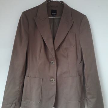 Smeđe odijelo Esprit 38